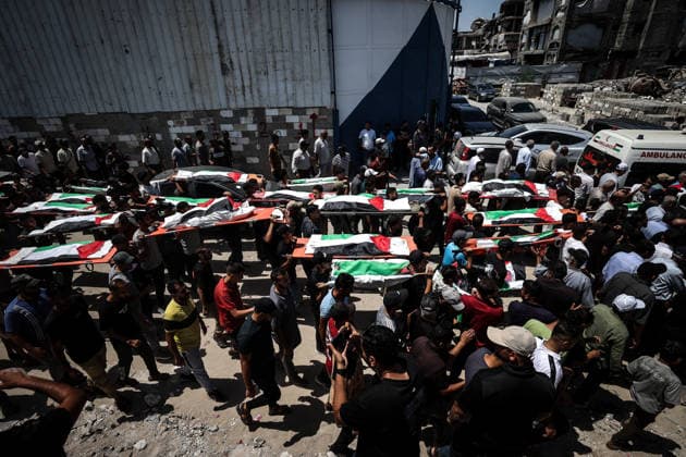 Palestinians mourn 112 people retrieved from rubble in Gaza GAZA, PALESTINE - AUGUST 04: Palestinians carry coffins during a mass funeral ceremony in Gaza, Palestine, on August 04, 2026. The bodies of 112 Palestinians, who were killed in Israeli attacks targeting the area where the Hasayine and Abu Sharia families lived in the Sabra neighborhood of Gaza City in November 2023 and were recovered from under the rubble nearly three years later, are laid to rest during the ceremony. Ali Jadallah Anadolu Gaza Palestine. Editorial use only. Please get in touch for any other usage.  Copyright: x2026xAnadoluxAlixJadallahx