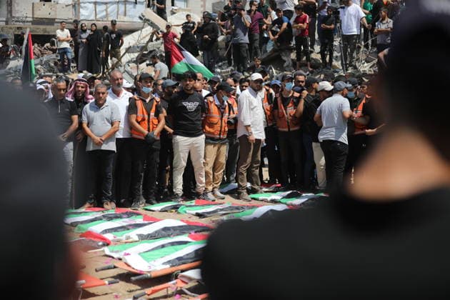 Mass funeral held for recovered remains in Gaza City s Sabra neighborhood Palestinians take part in a mass funeral for the recovered remains of members of the Abu Sharia and Al-Hasayna families in the Sabra neighborhood of Gaza City on August 4, 2026. The remains were recently recovered from beneath the rubble of their homes, which were destroyed in an Israeli strike earlier in the war. Gaza s Civil Defense said its crews recovered the remains of 112 people during a two-week operation in the residential area where the two families lived, which it said was hit in an Israeli airstrike on November 23, 2023. The Civil Defense estimates that more than 9,000 people remain missing or buried beneath the rubble of destroyed buildings across the Gaza Copyright: xapaimagesxBilalxOsamax xapaimagesx