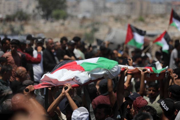 Mass funeral held for recovered remains in Gaza City s Sabra neighborhood Palestinians take part in a mass funeral for the recovered remains of members of the Abu Sharia and Al-Hasayna families in the Sabra neighborhood of Gaza City on August 4, 2026. The remains were recently recovered from beneath the rubble of their homes, which were destroyed in an Israeli strike earlier in the war. Gaza s Civil Defense said its crews recovered the remains of 112 people during a two-week operation in the residential area where the two families lived, which it said was hit in an Israeli airstrike on November 23, 2023. The Civil Defense estimates that more than 9,000 people remain missing or buried beneath the rubble of destroyed buildings across the Gaza Copyright: xapaimagesxBilalxOsamax xapaimagesx