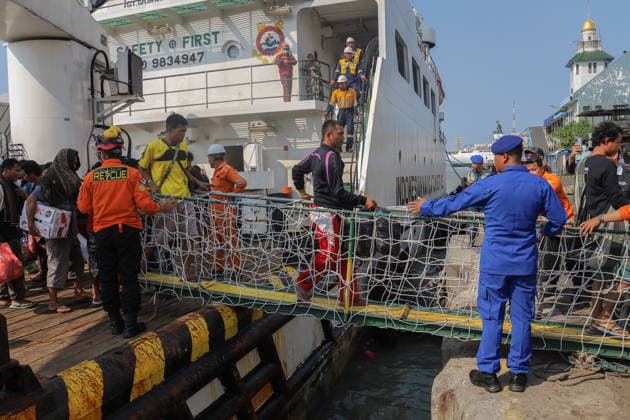 Survivors evacuated from burning ferry in Indonesia SURABAYA, INDONESIA - AUGUST 4: Survivors of the KM Mutiara Sentosa II ship fire arrive at Tanjung Perak Port following their evacuation in Surabaya, East Java, Indonesia, on August 4, 2026. Five people were killed in the fire aboard the vessel, which had 238 people on board, in waters near Madura Island. Suryanto Suryanto Anadolu Surabaya Indonesia. Editorial use only. Please get in touch for any other usage.  Copyright: x2026xAnadoluxSuryantoxSuryantox
