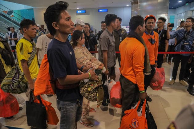 Survivors evacuated from burning ferry in Indonesia SURABAYA, INDONESIA - AUGUST 4: Survivors of the KM Mutiara Sentosa II ship fire arrive at Tanjung Perak Port following their evacuation in Surabaya, East Java, Indonesia, on August 4, 2026. Five people were killed in the fire aboard the vessel, which had 238 people on board, in waters near Madura Island. Suryanto Suryanto Anadolu Surabaya Indonesia. Editorial use only. Please get in touch for any other usage.  Copyright: x2026xAnadoluxSuryantoxSuryantox