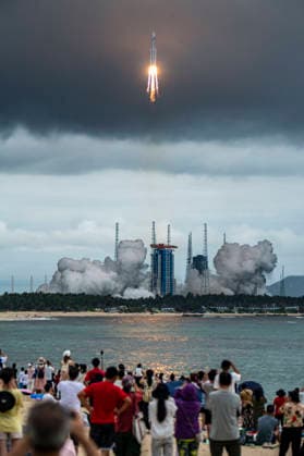 (260804) -- WENCHANG, Aug. 4, 2026 -- A Long March-8A carrier rocket, carrying the 23rd group of the low-orbit internet constellation, blasts off from the Hainan commercial spacecraft launch site in Wenchang, south China s Hainan Province, Aug. 4, 2026. China sent a new batch of internet satellites into orbit Tuesday in the southern island province of Hainan. The satellites lifted off aboard a Long March-8A carrier rocket at 4:52 p.m. (Beijing Time) and entered their preset orbits successfully. (Photo by Xinhua) (EyesOnSci) CHINA-HAINAN-WENCHANG-SATELLITE GROUP-LAUNCH (CN) MengxZhongde 