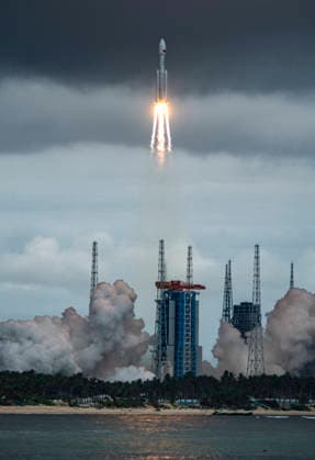 (260804) -- WENCHANG, Aug. 4, 2026 -- A Long March-8A carrier rocket, carrying the 23rd group of the low-orbit internet constellation, blasts off from the Hainan commercial spacecraft launch site in Wenchang, south China s Hainan Province, Aug. 4, 2026. China sent a new batch of internet satellites into orbit Tuesday in the southern island province of Hainan. The satellites lifted off aboard a Long March-8A carrier rocket at 4:52 p.m. (Beijing Time) and entered their preset orbits successfully. (Photo by Xinhua) (EyesOnSci) CHINA-HAINAN-WENCHANG-SATELLITE GROUP-LAUNCH (CN) MengxZhongde 