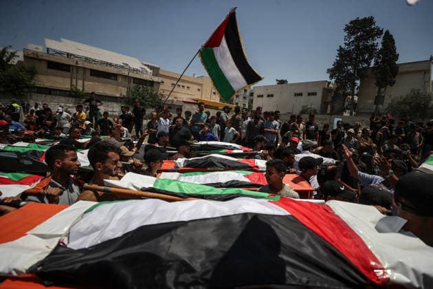 Palestinians mourn 112 people retrieved from rubble in Gaza GAZA, PALESTINE - AUGUST 04: The bodies of 112 Palestinians, who were killed in Israeli attacks targeting the area where the Hasayine and Abu Sharia families lived in the Sabra neighborhood of Gaza City in November 2023 and retrieved from the rubble nearly three years later, are laid to rest during a mass funeral ceremony in Gaza, Palestine, on August 04, 2026. Ali Jadallah Anadolu Gaza Palestine. Editorial use only. Please get in touch for any other usage.  Copyright: x2026xAnadoluxAlixJadallahx