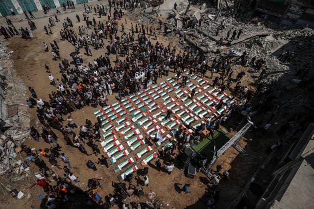Palestinians mourn 112 people retrieved from rubble in Gaza GAZA, PALESTINE - AUGUST 04: An aerial view of Palestinians taking part in a funeral for 112 Palestinians in Gaza, Palestine, on August 04, 2026. The 112 Palestinians were killed in Israeli attacks targeting the area where the Hasayine and Abu Sharia families lived in the Sabra neighborhood of Gaza City in November 2023, and their bodies were retrieved from the rubble nearly three years later. Ali Jadallah Anadolu Gaza Palestine. Editorial use only. Please get in touch for any other usage.  Copyright: x2026xAnadoluxAlixJadallahx