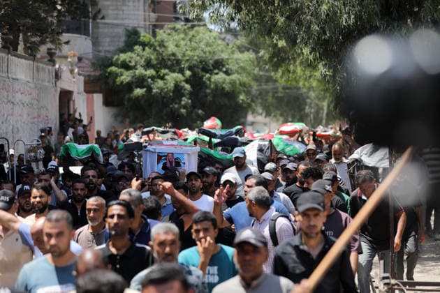 Mass funeral held for recovered remains in Gaza City s Sabra neighborhood Palestinians take part in a mass funeral for the recovered remains of members of the Abu Sharia and Al-Hasayna families in the Sabra neighborhood of Gaza City on August 4, 2026. The remains were recently recovered from beneath the rubble of their homes, which were destroyed in an Israeli strike earlier in the war. Gaza s Civil Defense said its crews recovered the remains of 112 people during a two-week operation in the residential area where the two families lived, which it said was hit in an Israeli airstrike on November 23, 2023. The Civil Defense estimates that more than 9,000 people remain missing or buried beneath the rubble of destroyed buildings across the Gaza Copyright: xapaimagesxBilalxOsamax xapaimagesx