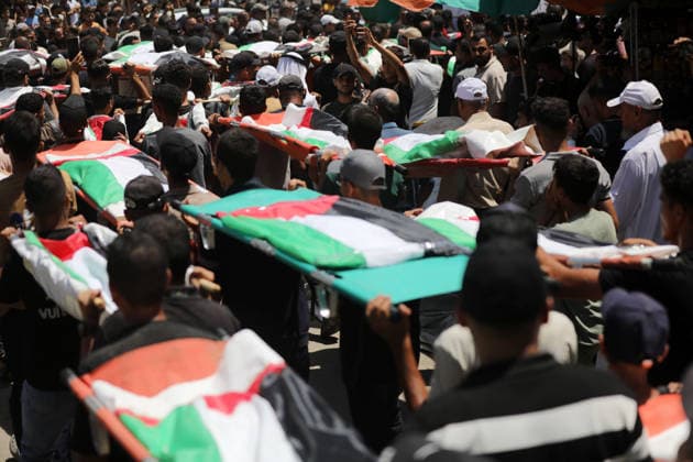 Mass funeral held for recovered remains in Gaza City s Sabra neighborhood Palestinians take part in a mass funeral for the recovered remains of members of the Abu Sharia and Al-Hasayna families in the Sabra neighborhood of Gaza City on August 4, 2026. The remains were recently recovered from beneath the rubble of their homes, which were destroyed in an Israeli strike earlier in the war. Gaza s Civil Defense said its crews recovered the remains of 112 people during a two-week operation in the residential area where the two families lived, which it said was hit in an Israeli airstrike on November 23, 2023. The Civil Defense estimates that more than 9,000 people remain missing or buried beneath the rubble of destroyed buildings across the Gaza Copyright: xapaimagesxBilalxOsamax xapaimagesx