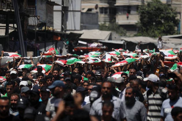 Mass funeral held for recovered remains in Gaza City s Sabra neighborhood Palestinians take part in a mass funeral for the recovered remains of members of the Abu Sharia and Al-Hasayna families in the Sabra neighborhood of Gaza City on August 4, 2026. The remains were recently recovered from beneath the rubble of their homes, which were destroyed in an Israeli strike earlier in the war. Gaza s Civil Defense said its crews recovered the remains of 112 people during a two-week operation in the residential area where the two families lived, which it said was hit in an Israeli airstrike on November 23, 2023. The Civil Defense estimates that more than 9,000 people remain missing or buried beneath the rubble of destroyed buildings across the Gaza Copyright: xapaimagesxBilalxOsamax xapaimagesx