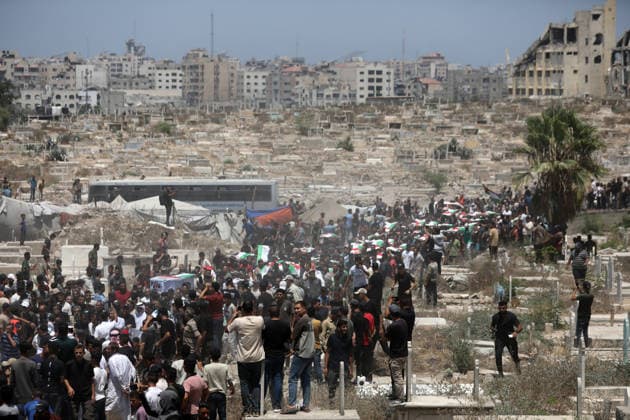 Mass funeral held for recovered remains in Gaza City s Sabra neighborhood Palestinians take part in a mass funeral for the recovered remains of members of the Abu Sharia and Al-Hasayna families in the Sabra neighborhood of Gaza City on August 4, 2026. The remains were recently recovered from beneath the rubble of their homes, which were destroyed in an Israeli strike earlier in the war. Gaza s Civil Defense said its crews recovered the remains of 112 people during a two-week operation in the residential area where the two families lived, which it said was hit in an Israeli airstrike on November 23, 2023. The Civil Defense estimates that more than 9,000 people remain missing or buried beneath the rubble of destroyed buildings across the Gaza Copyright: xapaimagesxBilalxOsamax xapaimagesx