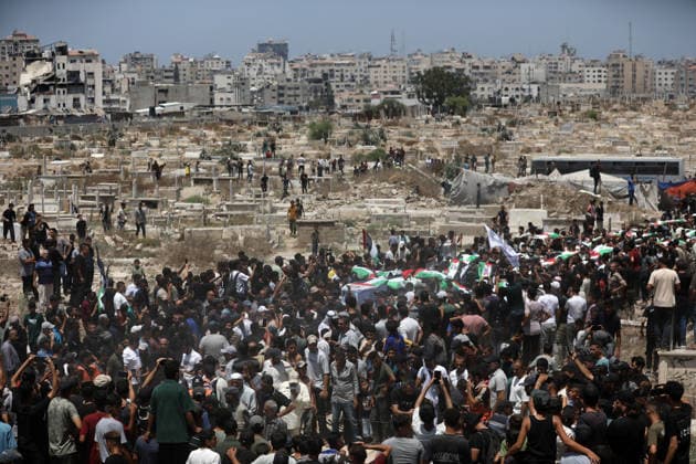 Mass funeral held for recovered remains in Gaza City s Sabra neighborhood Palestinians take part in a mass funeral for the recovered remains of members of the Abu Sharia and Al-Hasayna families in the Sabra neighborhood of Gaza City on August 4, 2026. The remains were recently recovered from beneath the rubble of their homes, which were destroyed in an Israeli strike earlier in the war. Gaza s Civil Defense said its crews recovered the remains of 112 people during a two-week operation in the residential area where the two families lived, which it said was hit in an Israeli airstrike on November 23, 2023. The Civil Defense estimates that more than 9,000 people remain missing or buried beneath the rubble of destroyed buildings across the Gaza Copyright: xapaimagesxBilalxOsamax xapaimagesx