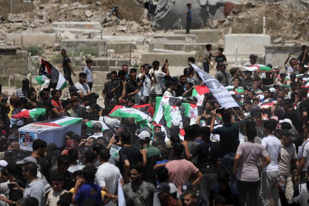 Mass funeral held for recovered remains in Gaza City s Sabra neighborhood Palestinians take part in a mass funeral for the recovered remains of members of the Abu Sharia and Al-Hasayna families in the Sabra neighborhood of Gaza City on August 4, 2026. The remains were recently recovered from beneath the rubble of their homes, which were destroyed in an Israeli strike earlier in the war. Gaza s Civil Defense said its crews recovered the remains of 112 people during a two-week operation in the residential area where the two families lived, which it said was hit in an Israeli airstrike on November 23, 2023. The Civil Defense estimates that more than 9,000 people remain missing or buried beneath the rubble of destroyed buildings across the Gaza Copyright: xapaimagesxBilalxOsamax xapaimagesx
