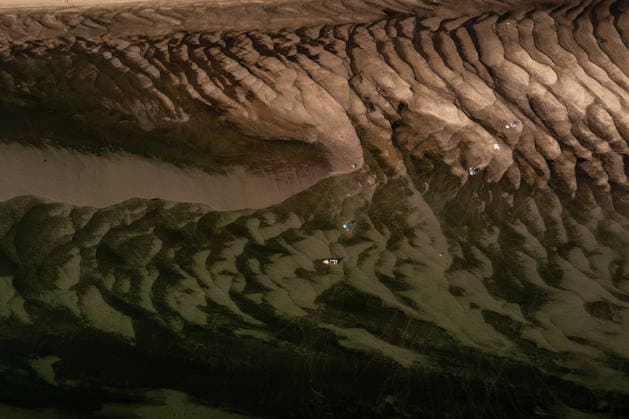 (260803) -- BUDAPEST, Aug. 3, 2026 -- An aerial drone photo taken on Aug. 2, 2026 shows the exposed riverbed of the Danube River in Dunaszentbenedek, Hungary. Hungary is entering its most critical 5 days as dropping water levels on the Danube River threaten the complete shutdown of the Paks nuclear power plant amid an extreme heatwave, Hungary s Prime Minister Peter Magyar said on Sunday, warning that the plant could be shut down for more than a month. (Photo by Xinhua) HUNGARY-NUCLEAR POWER PLANT-POSSIBLE SHUTDOWN DavidxBalogh 