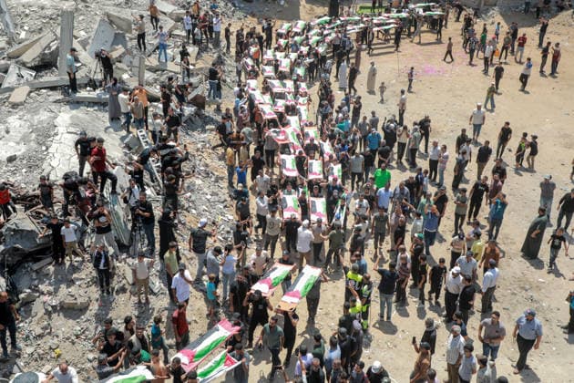 Palestinians Hold Mass Funeral For 112 Family Members In Gaza - Palestine A photograph shows the flag-covered remains of members of the Abu Sharia and al-Hasayna families, recently recovered from the rubble of residential buildings in the al-Sabra neighbourhood which were struck by Israeli bombardments in November 2023, during a mass funeral in Gaza City on August 4, 2026. An October ceasefire remains in place between Israel and Hamas, but it has not halted the violence in Gaza. Photo by Photo by Rizek ELdremle ABACAPRESS.COM Gaza City Palestine  Copyright: xEldremlexRizek ABACAx