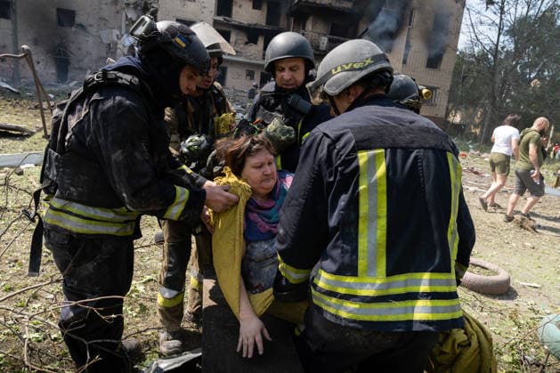 August 4, 2026, Kramatorsk, Donetsk Oblast, Ukraine: Emergency services work to aid the community after Russia launches an attack on residential buildings in the city of Kramatorsk, Donetsk Oblast. Kramatorsk Ukraine - ZUMAm350 20260804_zip_m350_031 Copyright: xCameronxJones-Manleyx