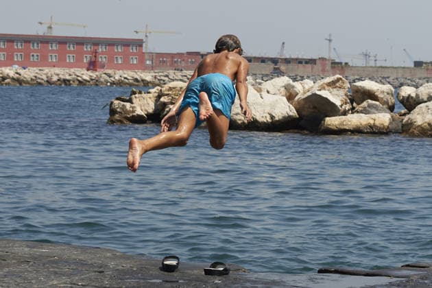 The fourth wave of the African heatwave in Naples NAPLES, ITALY - AUGUST 4: A boy dives into the sea during the African heatwave in Naples on August 4, 2026. The fourth wave of the African heatwave is currently underway, with temperatures reaching 40 degrees and 25 Italian cities on red alert, including Naples. Eliano Imperato Anadolu Naples Italy. Editorial use only. Please get in touch for any other usage.  Copyright: x2026xAnadoluxElianoxImperatox