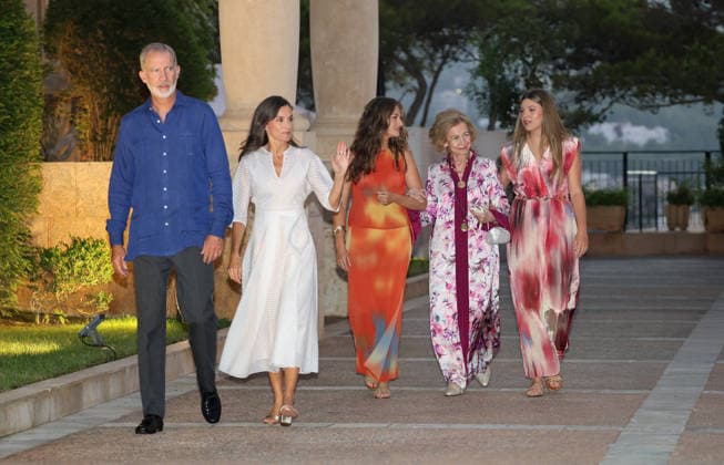 The Royal Family hosts the traditional summer reception at the Marivent Palace for a delegation representing Balearic society. King Felipe VI, Queen Letizia, Princess Leonor, Infanta Sofía, and Queen Sofía during the reception for a delegation representing Balearic society at Marivent Palace on August 4, 2026, in Palma de Mallorca, Balearic Islands, Spain. King Felipe and Queen Letizia welcomed the leading authorities of the Balearic Islands and a broad cross-section of civil society to Marivent Palace for an evening event that has become the major institutional event of the summer. ROYAL FAMILY RECEPTION Raú Mallorca Mallorca Spain  Copyright: xRaulxTerrelx 7701890