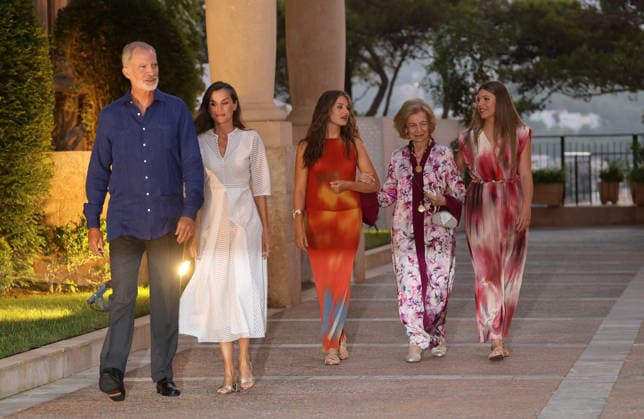 The Royal Family hosts the traditional summer reception at the Marivent Palace for a delegation representing Balearic society. King Felipe VI, Queen Letizia, Princess Leonor, Infanta Sofía, and Queen Sofía during the reception for a delegation representing Balearic society at Marivent Palace on August 4, 2026, in Palma de Mallorca, Balearic Islands, Spain. King Felipe and Queen Letizia welcomed the leading authorities of the Balearic Islands and a broad cross-section of civil society to Marivent Palace for an evening event that has become the major institutional event of the summer. ROYAL FAMILY RECEPTION Raú Mallorca Mallorca Spain  Copyright: xRaulxTerrelx 7701888