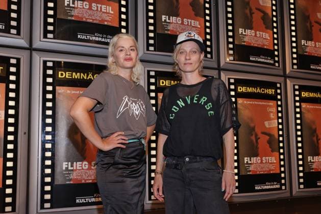 Flieg Steil Martina Schöne-Radunski, Lana Cooper Premiere des Films Flieg Steil im Kino in der Kulturbrauerei, Berlin Datum: 04.08.2026 *** Fly High, Martina Schöne Radunski, Lana Cooper Premiere of the film *Fly High* at the Kulturbrauerei cinema in Berlin Date: August 4, 2026 Copyright: xEventpress Kratschx