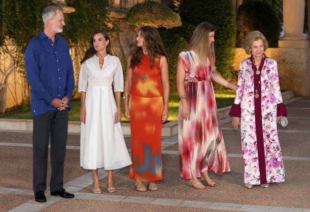 The Royal Family hosts the traditional summer reception at the Marivent Palace for a delegation representing Balearic society. King Felipe VI, Queen Letizia, Princess Leonor, Infanta Sofía, and Queen Sofía during the reception for a delegation representing Balearic society at Marivent Palace on August 4, 2026, in Palma de Mallorca, Balearic Islands, Spain. King Felipe and Queen Letizia welcomed the leading authorities of the Balearic Islands and a broad cross-section of civil society to Marivent Palace for an evening event that has become the major institutional event of the summer. ROYAL FAMILY RECEPTION Raú Mallorca Mallorca Spain  Copyright: xRaulxTerrelx 7701937