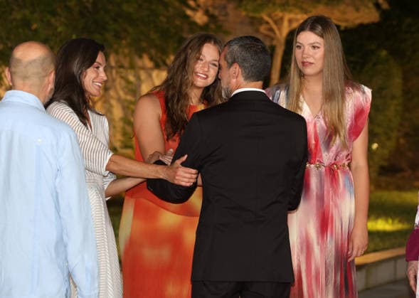 The Royal Family hosts the traditional summer reception at the Marivent Palace for a delegation representing Balearic society. Queen Letizia, Princess Leonor, Infanta Sofía, and Queen Sofía greeting Jaime Anglada during the reception for a delegation representing Balearic society at Marivent Palace on August 4, 2026, in Palma de Mallorca, Balearic Islands, Spain. King Felipe and Queen Letizia welcome the leading authorities of the Balearic Islands and a broad cross-section of civil society to Marivent Palace for an evening event that has become the major institutional event of the summer. ROYAL FAMILY RECEPTION Raú Mallorca Mallorca Spain  Copyright: xRaulxTerrelx 7701950