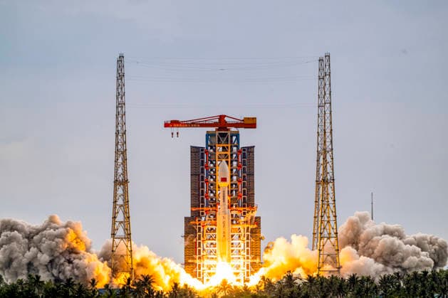 WENCHANG, CHINA - AUGUST 04: A Long March-8A carrier rocket, carrying the 23rd group of the low-orbit internet constellation, blasts off from the Hainan commercial spacecraft launch site on August 4, 2026 in Wenchang, Hainan Province of China. China sent a new batch of internet satellites into orbit Tuesday in the southern island province of Hainan. The satellites lifted off aboard a Long March-8A carrier rocket at 4:52 p.m. (Beijing Time) and entered their preset orbits successfully.  Copyright: xVCGx 111658106911