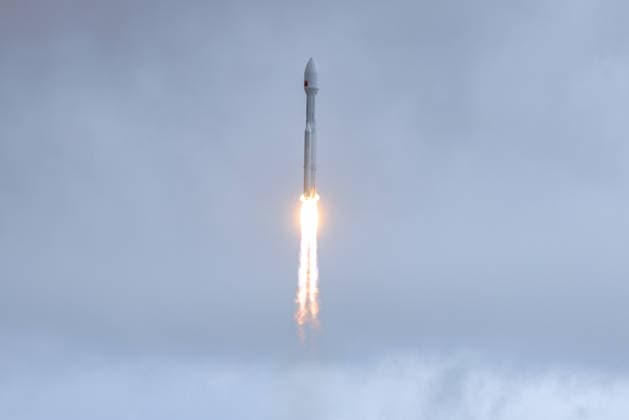 WENCHANG, CHINA - AUGUST 04: A Long March-8A carrier rocket, carrying the 23rd group of the low-orbit internet constellation, blasts off from the Hainan commercial spacecraft launch site on August 4, 2026 in Wenchang, Hainan Province of China. China sent a new batch of internet satellites into orbit on August 4 in the southern island province of Hainan. The satellites lifted off aboard a Long March-8A carrier rocket at 4:52 p.m. (Beijing Time) and entered their preset orbits successfully.  Copyright: xChinaxNewsxServicex 111658102037