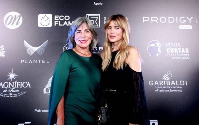 RECORD DATE NOT STATED 25th edition of the Grande Otelo Award in Rio de Janeiro Rio de Janeiro (RJ), 04 08 2026 - Cinema Awards Rio de Janeiro - Actresses Carolina Dieckmann and Gloria Pires during a celebration of Brazilian cinema, commemorating its 25th anniversary at the Municipal Theater of Rio de Janeiro with the 25th edition of the Grande Otelo Award, the biggest national audiovisual event, this Tuesday, August 4, 2026.(Foto: Onofre Veras Thenews2 imago images) 25th edition of the Grande Otelo Award in Rio de Janeiro  Copyright: xonofrexverasx