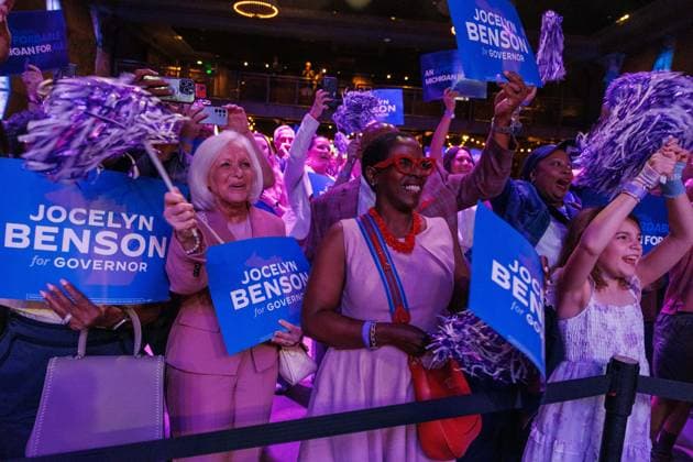 August 4, 2026, Detroit, Michigan, USA: Attendees at Secretary of State Jocelyn Benson s primary election night watch party in Detroit, Mich., on Aug. 4, 2026, react to Benson winning the Michigan Democratic Party s nomination for governor. Detroit USA  - ZUMAr192 20260804_znp_r192_001 Copyright: xAndrewxRothx