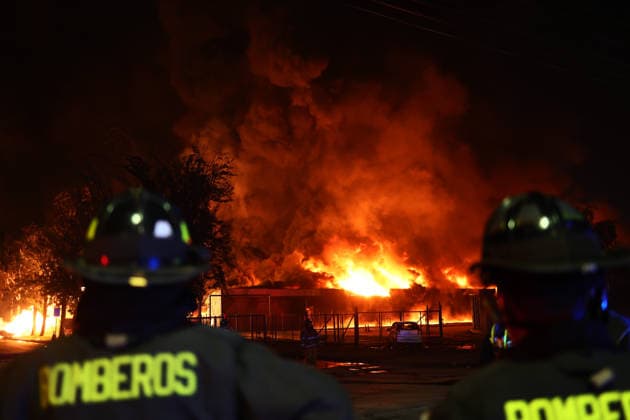 Santiago, August 5, 2026 A chemical fire affects the Panimex company located at the intersection of Las Esteras Sur and Route 5 North in the municipality of Quilicura Javier Torres Aton Chile, Santiago, Chile Aton 1178222  Copyright: JAVIERxTORRES ATONxCHILE