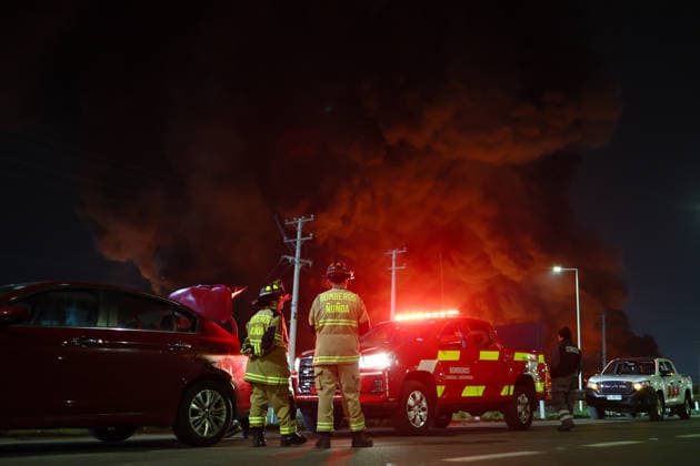 Santiago, August 5, 2026 A chemical fire affects the Panimex company located at the intersection of Las Esteras Sur and Route 5 North in the municipality of Quilicura Javier Torres Aton Chile, Santiago, Chile Aton 1178224  Copyright: JAVIERxTORRES ATONxCHILE