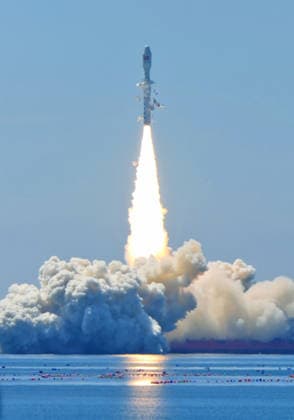 HAIYANG, CHINA - AUGUST 05: A Smart Dragon-3 carrier rocket carrying the Oriental Smart Eye hyperspectral satellites 01 and 02 lifts off from the waters on August 5, 2026 in Haiyang, Shandong Province of China. The rocket blasted off at 10:38 a.m. (Beijing Time) from the sea near the city of Haiyang. Taiyuan Satellite Launch Center conducted the offshore launch mission.  Copyright: xVCGx 111658232780