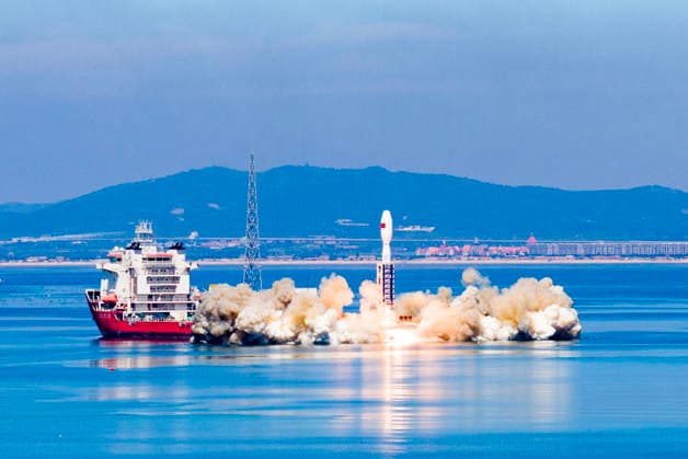 HAIYANG, CHINA - AUGUST 05: A Smart Dragon-3 carrier rocket, carrying Oriental Smart Eye hyperspectral satellites 01 and 02, blasts off from the sea on August 5, 2026 in Haiyang, Shandong Province of China. The rocket blasted off at 10:38 a.m. (Beijing Time) from the sea near the city of Haiyang. Taiyuan Satellite Launch Center conducted the offshore launch mission.  Copyright: xVCGx 111658237203