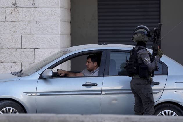Israeli forces raid in Jerusalem s Qalandia refugee camp JERUSALEM - AUGUST 05: Israeli forces take security measures while conducting a raid on the Qalandia refugee camp, located north of East Jerusalem on August 05, 2026. Issam Rimawi Anadolu Jerusalem Israel. Editorial use only. Please get in touch for any other usage.  Copyright: x2026xAnadoluxIssamxRimawix