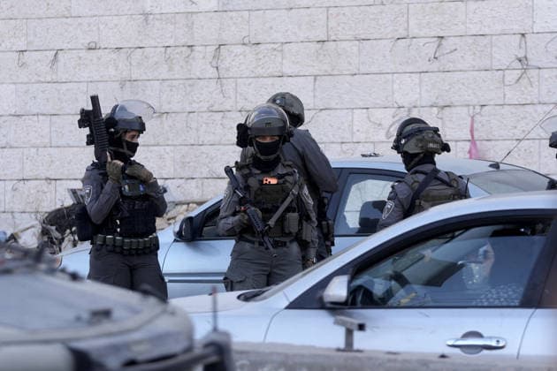 Israeli forces raid in Jerusalem s Qalandia refugee camp JERUSALEM - AUGUST 05: Israeli forces take security measures while conducting a raid on the Qalandia refugee camp, located north of East Jerusalem on August 05, 2026. Issam Rimawi Anadolu Jerusalem Israel. Editorial use only. Please get in touch for any other usage.  Copyright: x2026xAnadoluxIssamxRimawix
