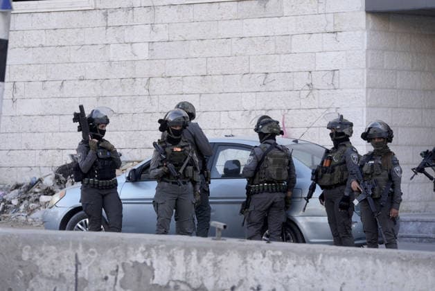 Israeli forces raid in Jerusalem s Qalandia refugee camp JERUSALEM - AUGUST 05: Israeli forces take security measures while conducting a raid on the Qalandia refugee camp, located north of East Jerusalem on August 05, 2026. Issam Rimawi Anadolu Jerusalem Israel. Editorial use only. Please get in touch for any other usage.  Copyright: x2026xAnadoluxIssamxRimawix