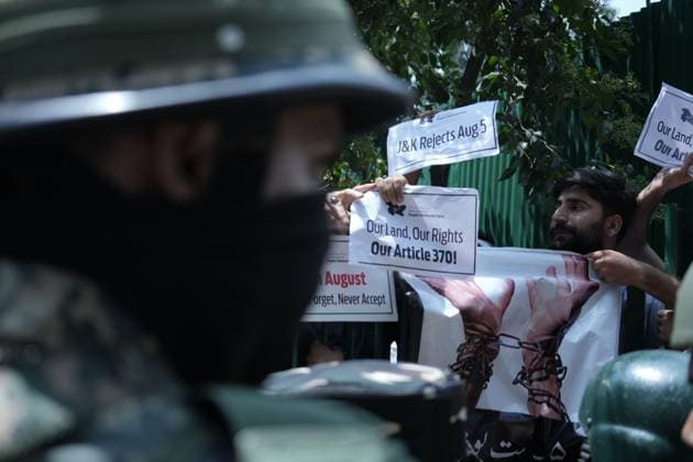 Kashmir parties protest on seventh anniversary of Article 370 revocation SRINAGAR, INDIA AUGUST 5, 2026: Supporters of regional political parties demonstrate in Srinagar, demanding the restoration of Articles 370 and 35A of the Indian Constitution. Protesters hold placards as security personnel and members of the media gather at the scene. The demonstration marks seven years since the Indian government revoked Jammu and Kashmir™s special constitutional status in 2019. The National Conference, People™s Democratic Party and Indian National Congress observed the anniversary as a Black Day, while celebrations were also held by the ruling party. Srinagar India Copyright: x xDanishxShowkatx xJNAxPressx
