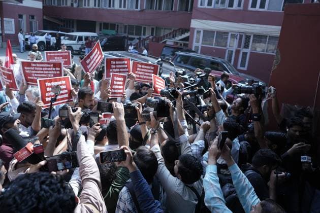 Kashmir parties protest on seventh anniversary of Article 370 revocation SRINAGAR, INDIA AUGUST 5, 2026: Supporters of regional political parties demonstrate in Srinagar, demanding the restoration of Articles 370 and 35A of the Indian Constitution. Protesters hold placards as security personnel and members of the media gather at the scene. The demonstration marks seven years since the Indian government revoked Jammu and Kashmir™s special constitutional status in 2019. The National Conference, People™s Democratic Party and Indian National Congress observed the anniversary as a Black Day, while celebrations were also held by the ruling party. Srinagar India Copyright: x xDanishxShowkatx xJNAxPressx