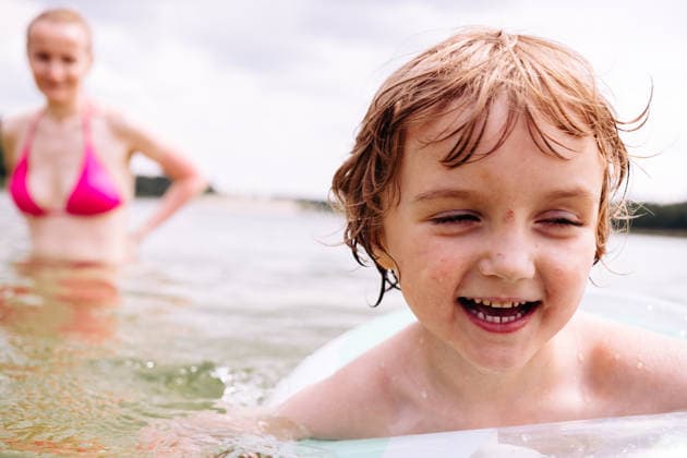 Smiling Little Boy Swimming in Lake with Mother in Background Kobryn, Brest Region, Belarus R_ALLI260803-2091272-01 ,model released, Symbolfoto ,property released