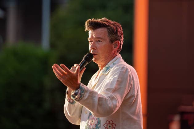 Rick Astley live beim Konzert im Tanzbrunnen in Köln am 4. August 2026. *** Rick Astley live at the Tanzbrunnen in Cologne on August 4, 2026 Copyright: xSvenxHeidmannx
