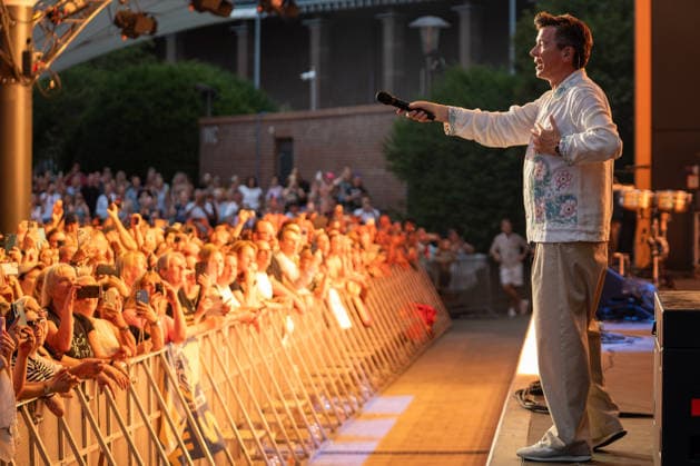 Rick Astley live beim Konzert im Tanzbrunnen in Köln am 4. August 2026. *** Rick Astley live at the Tanzbrunnen in Cologne on August 4, 2026 Copyright: xSvenxHeidmannx