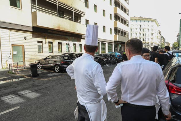 IPA87251698 - Milan, August 5, 2026: On Via Mauro Macchi, a street adjacent to the Central Bus Station, cars caught fire; the blaze, which started in a parked car, spread to nearby buildings and vehicles.  Copyright: xFrancescoxEnriquezx xFrancescoxEnriquezx 87251698.jpeg