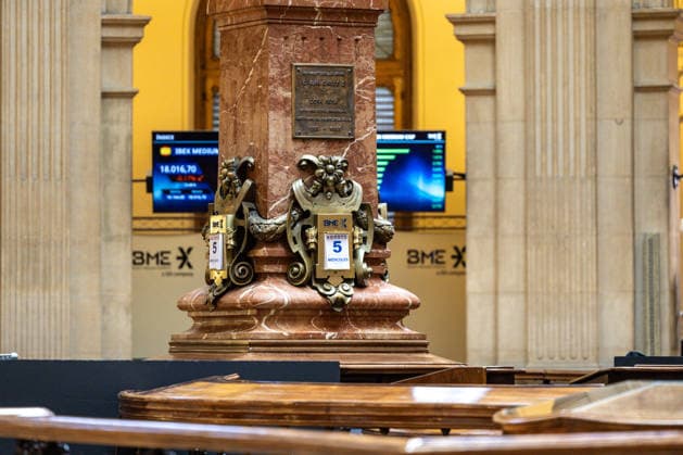 The Ibex 35 Sets an All-Time High, Surpassing 20,000 Points; Interior view of the Madrid Stock Exchange Palace, August 5, 2026, in Madrid, Spain. The Ibex 35 surpassed the 20,000-point mark for the first time in its history at the opening of Wednesday’s trading session, representing a 0.21% increase and an all-time high for the Spanish index. STOCK MARKET FINANCE ECONOMY FINANCIAL MARKETS STOCKS Madrid Madrid, Spain  Copyright: xRicardoxRubiox 7702485