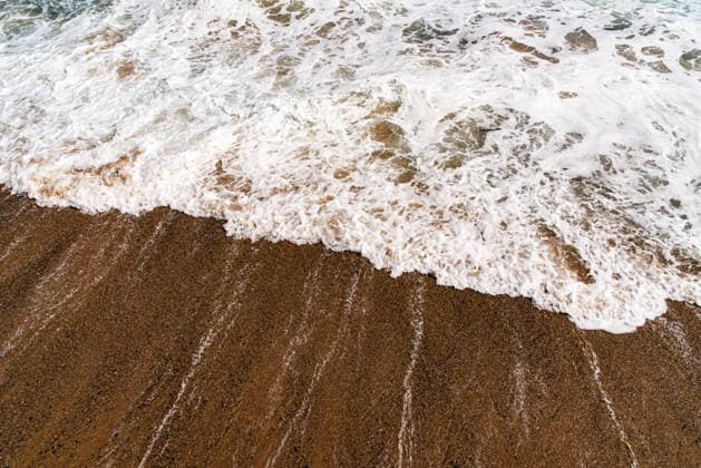 Creative Highlights World A close-up of white foam from receding ocean waves spreading across the golden beach sand. Salvador Bahia Brazil Copyright: xThalesxAntoniox 2026-07-11 Barra ondas 531