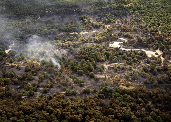 OOSTRUM - Aerial photos of the Boschhuizerbergen nature reserve near Venray in Limburg, where the fire department is battling a large wildfire. The fire department is receiving assistance from Belgium in fighting the fire. SEM VAN DER WAL ANP netherlands out - belgium out  Copyright: xx x564915566x originalFilename: 564915566.jpg