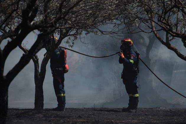 August 5, 2026, Koropi, Greece: Firefighters battle a wildfire in the Koropi area, southeast of Athens, as helicopters carry out repeated water drops to contain the flames. Ground crews worked alongside aerial firefighting units to prevent the fire from spreading amid dry conditions and strong winds. Koropi Greece  - ZUMAv62_ 20260805_zaf_v62_092 Copyright: xAristidisxVafeiadakisx