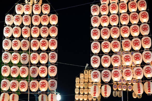 August 5, 2026, Akita, Japan: Bamboo poles adorned with paper lanterns (kanto) are seen during the Akita Kanto Festival in Akita City. The annual event is one of the Tohoku region s three great festivals, where street performers skillfully balance over 270 towering bamboo poles (with the largest measuring 12 meters and weighing 50 kilograms) adorned with up to 46 candle-lit paper lanterns on their hands, shoulders, and foreheads to the rhythmic chant of dokkoisho. The festival runs from August 3 to 6. Akita Japan  - ZUMAm191 20260805_aap_m191_007 Copyright: xRodrigoxReyesxMarinx