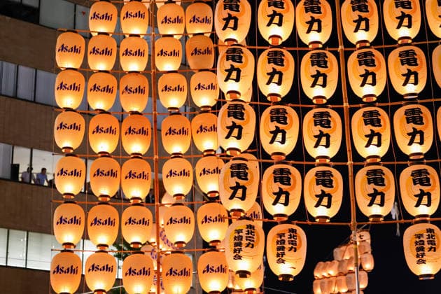 August 5, 2026, Akita, Japan: Bamboo poles adorned with paper lanterns (kanto) are seen during the Akita Kanto Festival in Akita City. The annual event is one of the Tohoku region s three great festivals, where street performers skillfully balance over 270 towering bamboo poles (with the largest measuring 12 meters and weighing 50 kilograms) adorned with up to 46 candle-lit paper lanterns on their hands, shoulders, and foreheads to the rhythmic chant of dokkoisho. The festival runs from August 3 to 6. Akita Japan  - ZUMAm191 20260805_aap_m191_015 Copyright: xRodrigoxReyesxMarinx