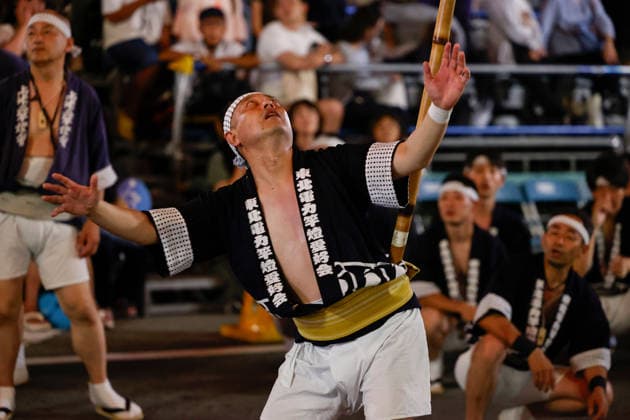 August 5, 2026, Akita, Japan: A participant balances a bamboo pole adorned with paper lanterns (kanto) on his hip during the Akita Kanto Festival in Akita City. The annual event is one of the Tohoku region s three great festivals, where street performers skillfully balance over 270 towering bamboo poles (with the largest measuring 12 meters and weighing 50 kilograms) adorned with up to 46 candle-lit paper lanterns on their hands, shoulders, and foreheads to the rhythmic chant of dokkoisho. The festival runs from August 3 to 6. Akita Japan  - ZUMAm191 20260805_aap_m191_014 Copyright: xRodrigoxReyesxMarinx
