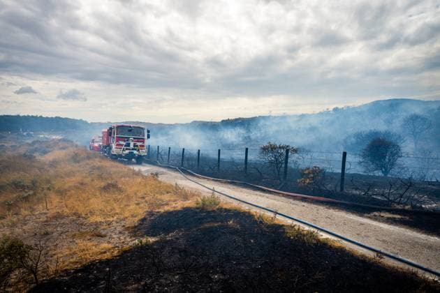 WASSENAAR - A fire in the dunes near Wassenaar. The fire department has dispatched many personnel and vehicles to the scene. JOSH WALET ANP netherlands out - belgium out  Copyright: xx x564921058x originalFilename: 564921058.jpg