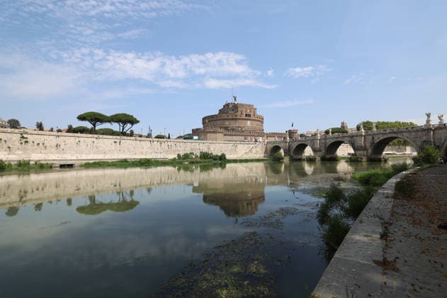 (260805) -- ROME, Aug. 5, 2026 -- This photo taken on Aug. 5, 2026 shows the Tiber River near Castel Sant Angelo in Rome, Italy. Italy is battling its fourth major heatwave of the summer, with temperatures climbing above 40 degrees Celsius in parts of the country, and a record number of cities placed under the highest heat alert. Authorities are stepping up emergency measures amid mounting health, wildfire and agricultural concerns. The latest heatwave reached its peak on Monday, when the Health Ministry placed 25 of the country s 27 monitored cities under red alert, the highest warning level possible issued for extreme heat. ) ITALY-ROME-TIBER RIVER-HEAT WAVE WangxKaiyan 